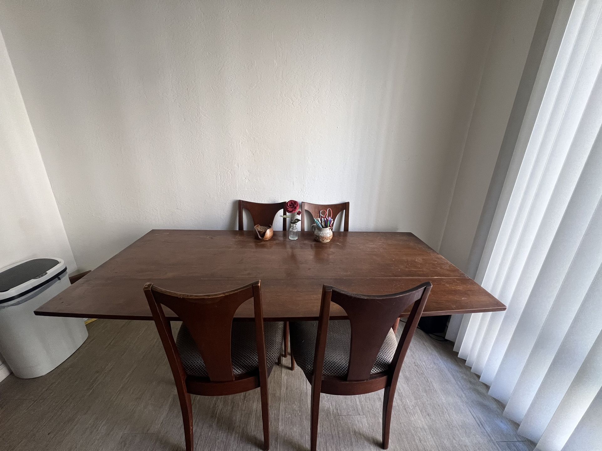 Antique Solid Wood Drop-Leaf Dining Table with 4 Matching Chairs (Early 20th Century)