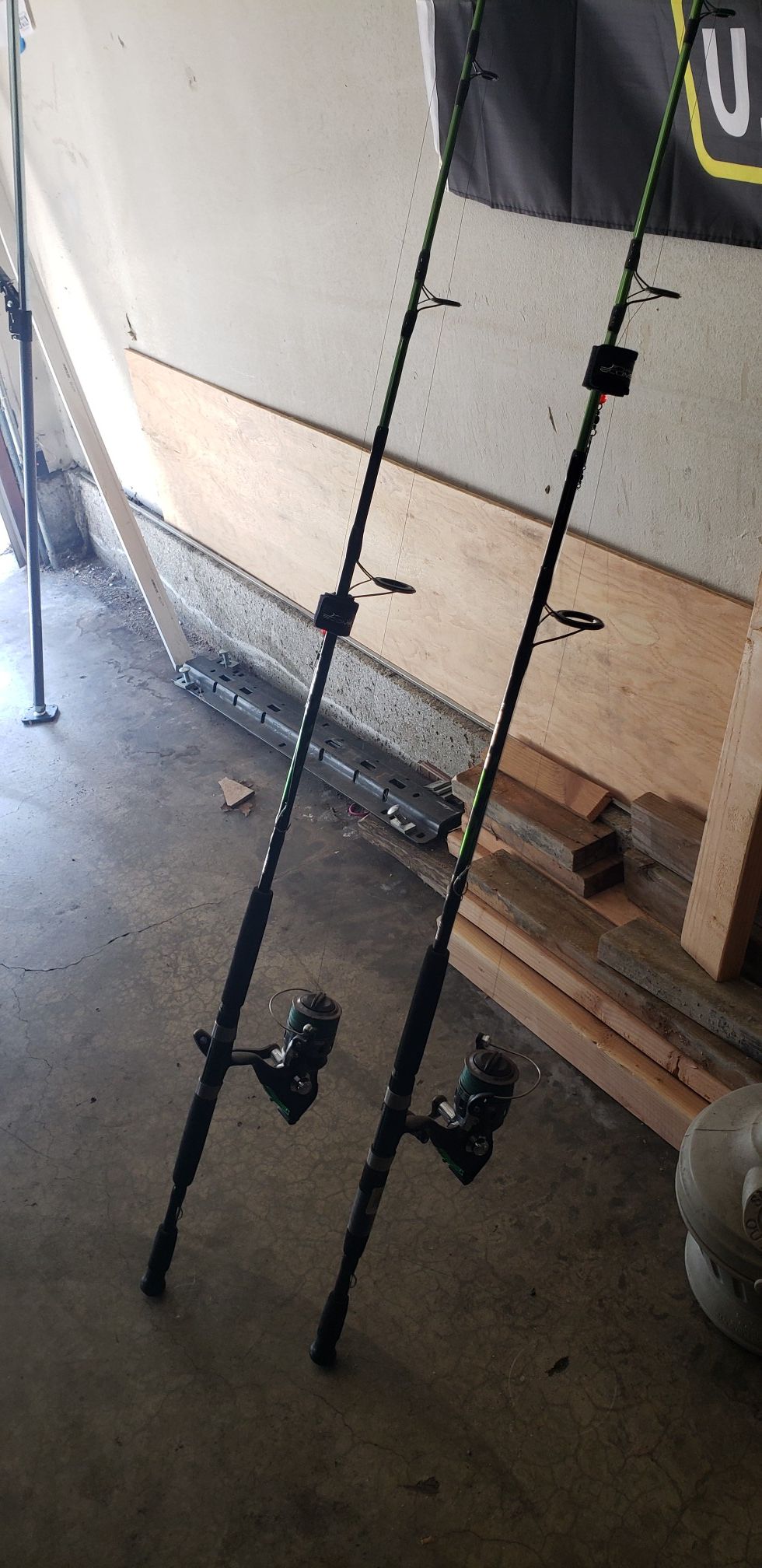 2 fishing poles with bite alarm
