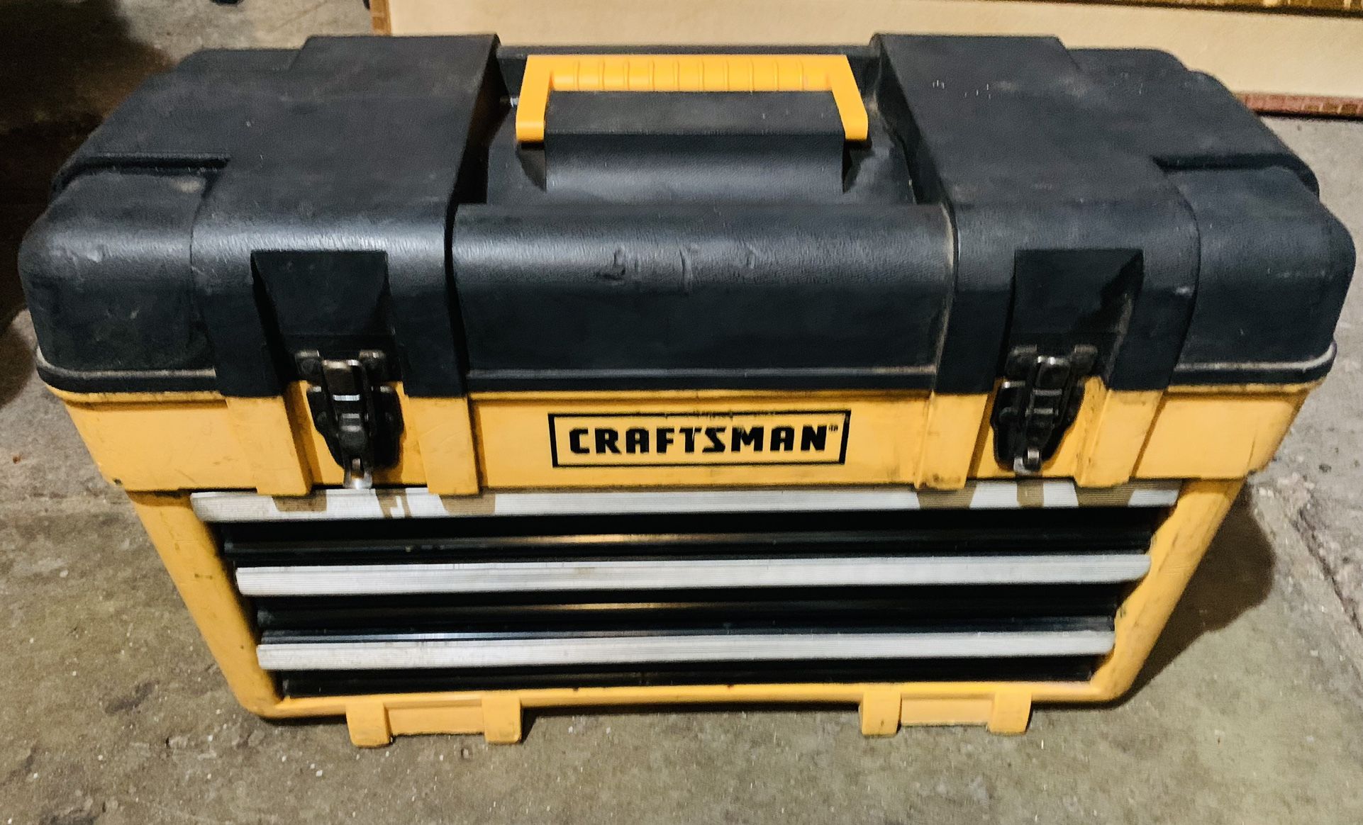 Craftsman® CRM 9-65628 23" 3-Drawer Plastic Tool Box / Portable Chest 23" W x 10-1/2" D x 13-3/8" H, 1,788 cu. in.