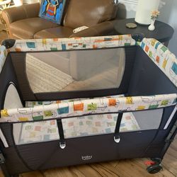 Portable play pen/ crib