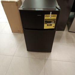Amazing Amana 3.1 Mini Fridge M# AMAR31TBKE