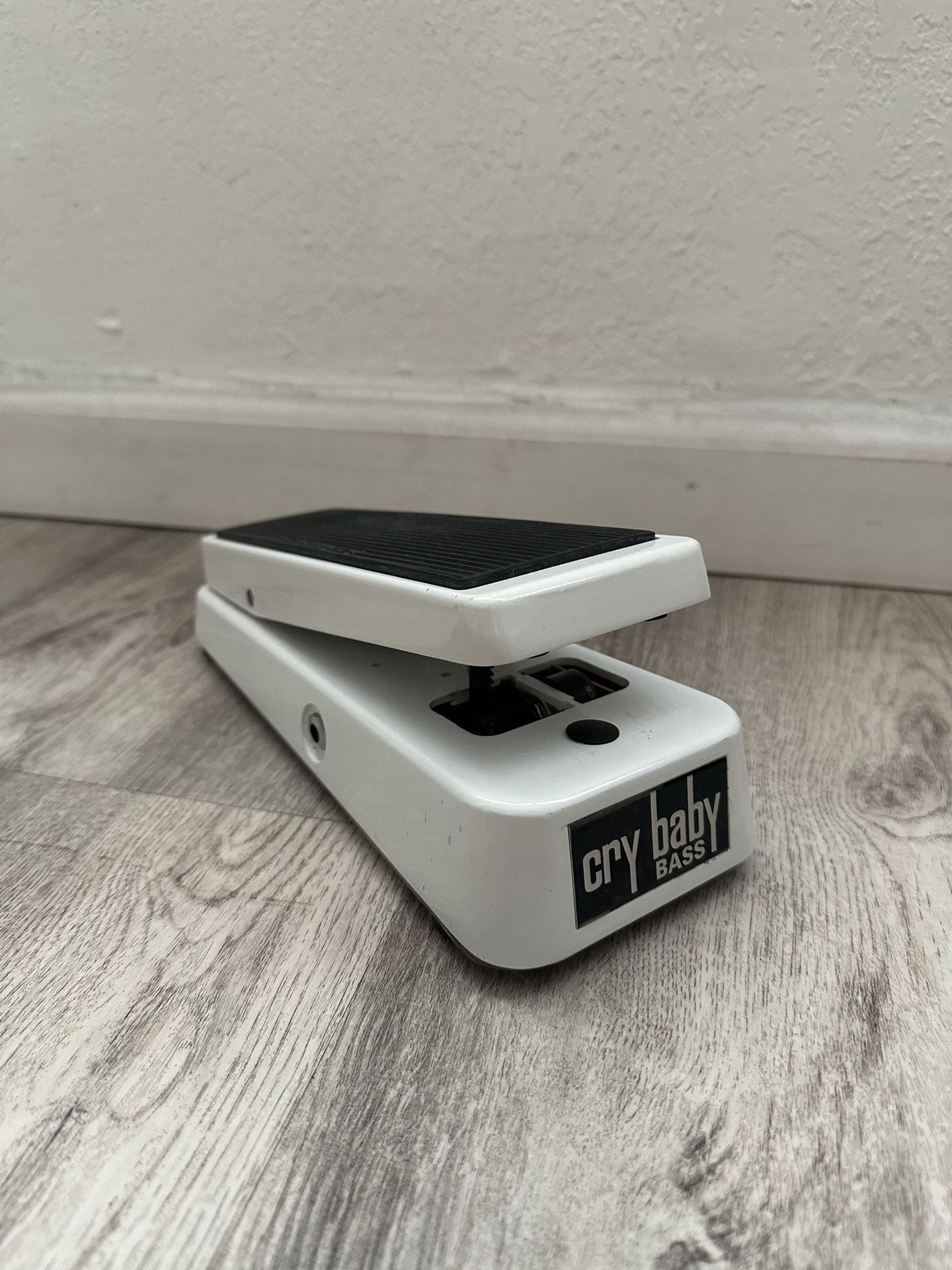 Dunlop 105Q Cry Baby Bass Wah Pedal