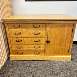 Crafts Man Dresser Cabinet  Drawers With Key