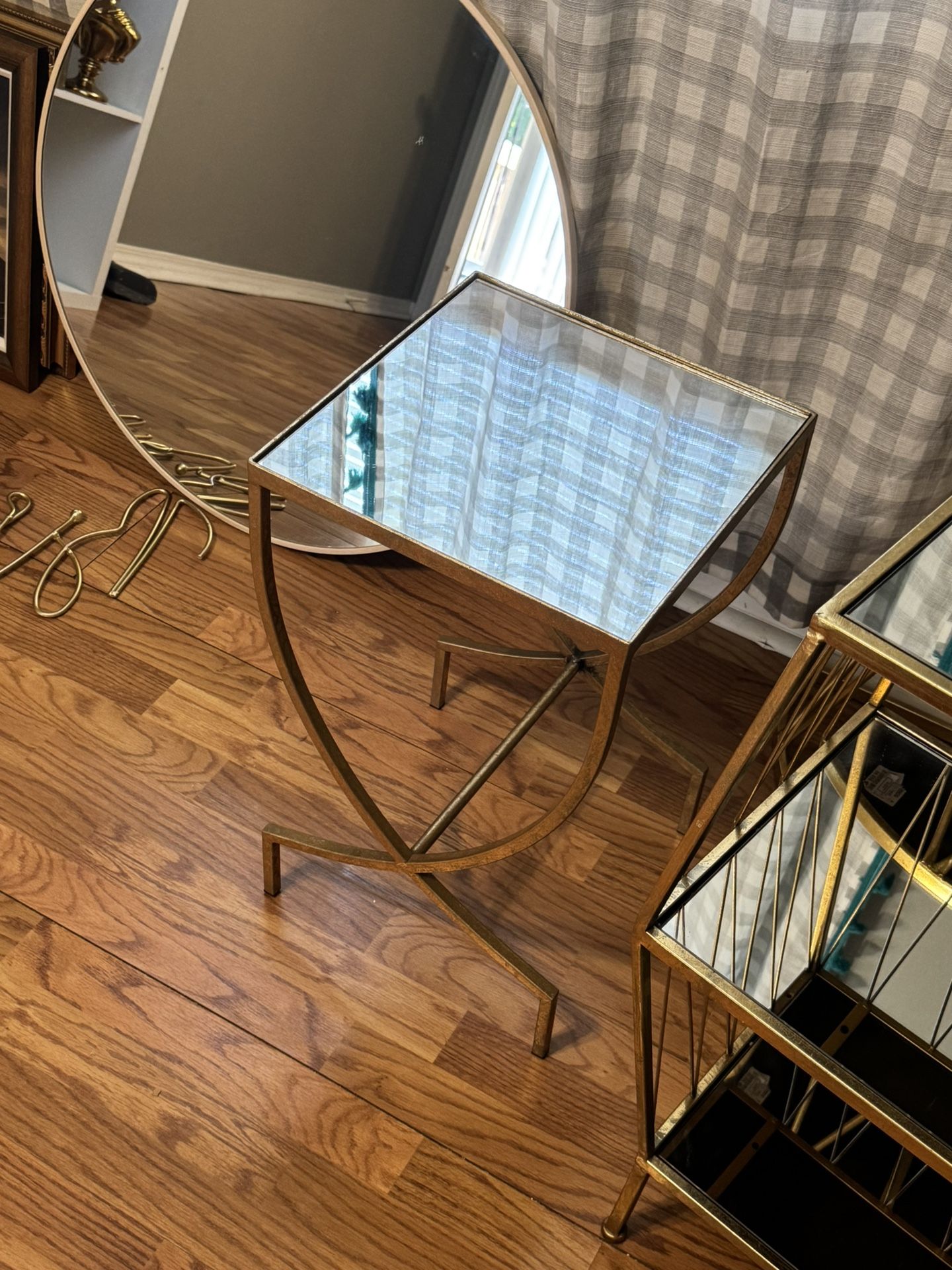Accent table