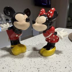 New Disney Mickey And Minnie Set Porcelain Sal And Pepper Shakers 