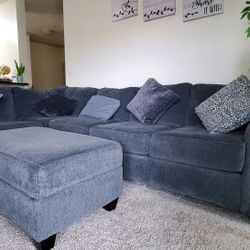 Broyhill Tripoli Living Room Sectional

