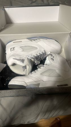 Jordan 5 white metallic size 10.5