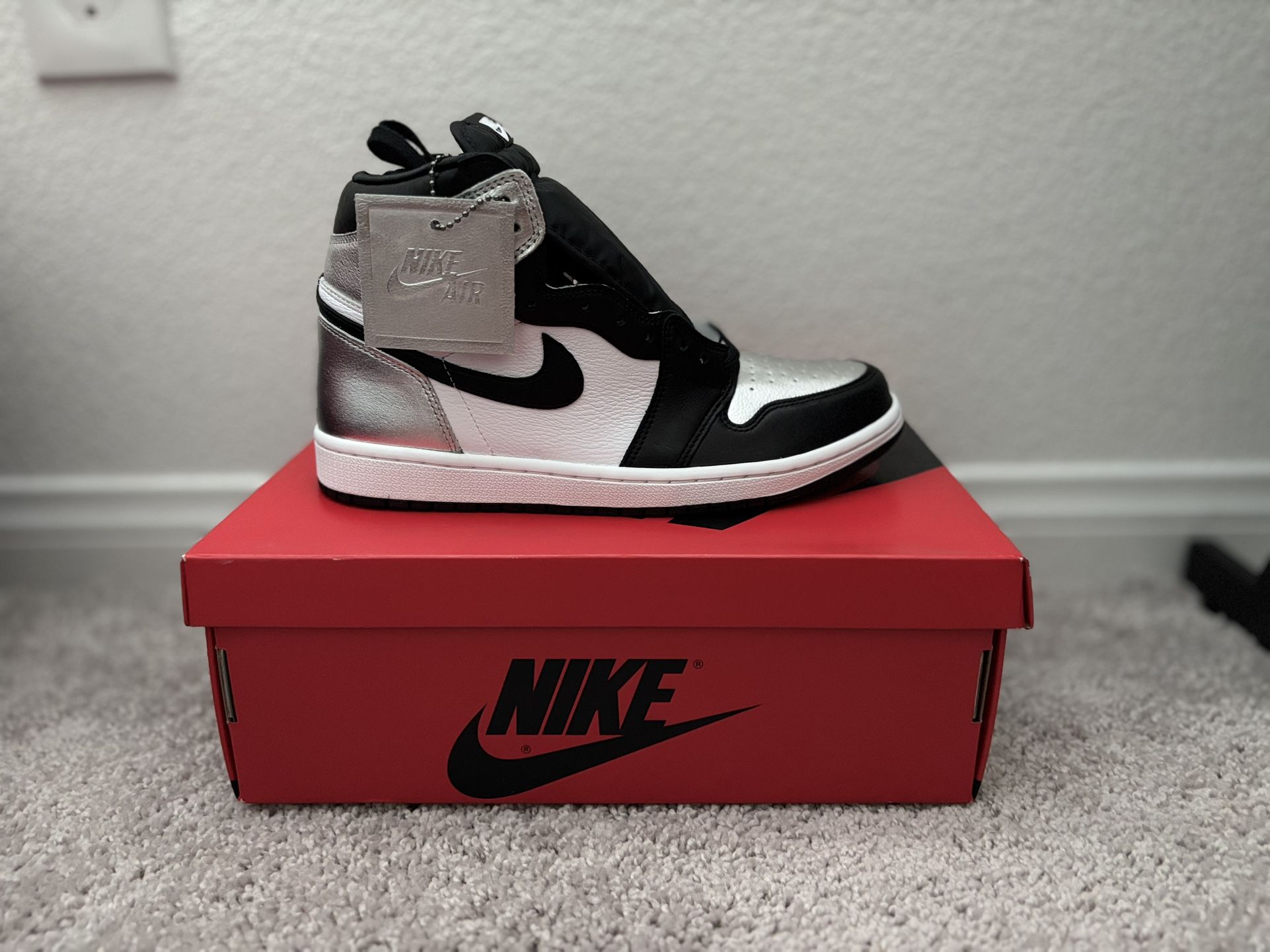 Jordan 1 Retro High Silver Toe