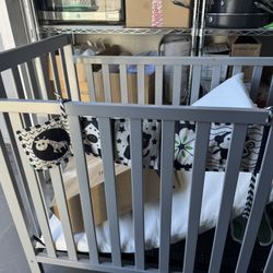 delta Children Mini crib 