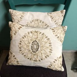 Decorating Pillows 