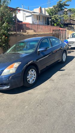 Clean Nissan Altima