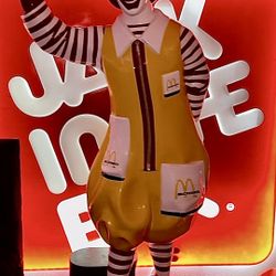 1990s-2000s RONALD MC DONALD RESTURANT STATUE DISPLAY 8 Feet Tall W BASE MINT CONDITION FROM THE LATER 90s AUTHENTIC 