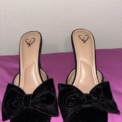 Windsor“Adorably Luxe Velvet Bow Strap Stiletto Mules” (Size 8)