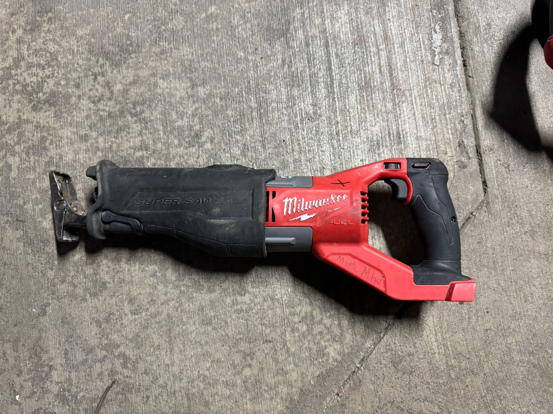 Super Sawzall Fuel Milwaukee M18 (firm Price)
