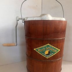 Vintage 4 quart Triple Motion White Mountain Hand Crank Ice Cream Maker Freezer  