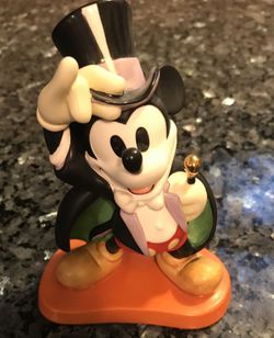 Walt Disney Classic Collection Porcelain Figurine Magician Mickey 1997 and pin