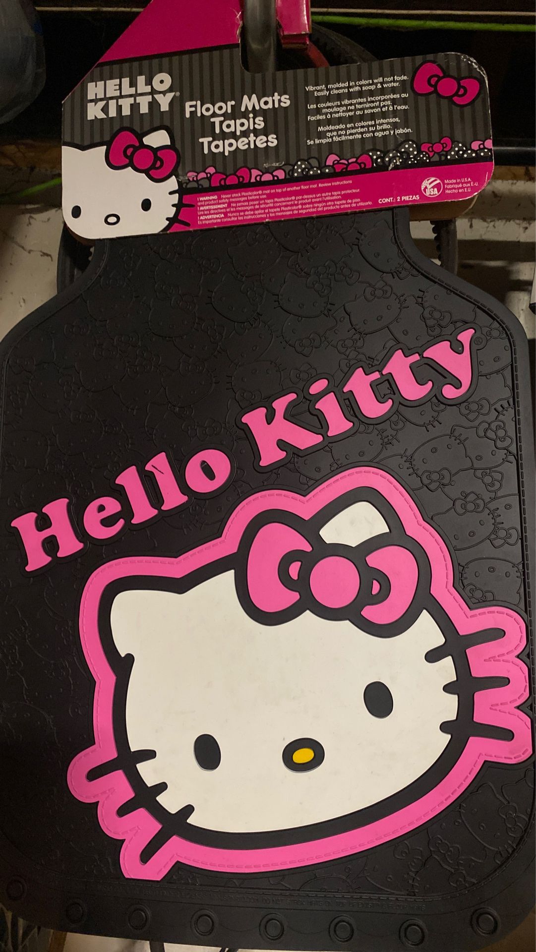 Floor matt’s “hello kitty”