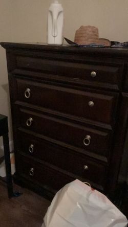 2 dresser a desk 25$ each