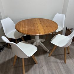 Round table with chairs 