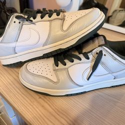 Nike dunks size 7.5