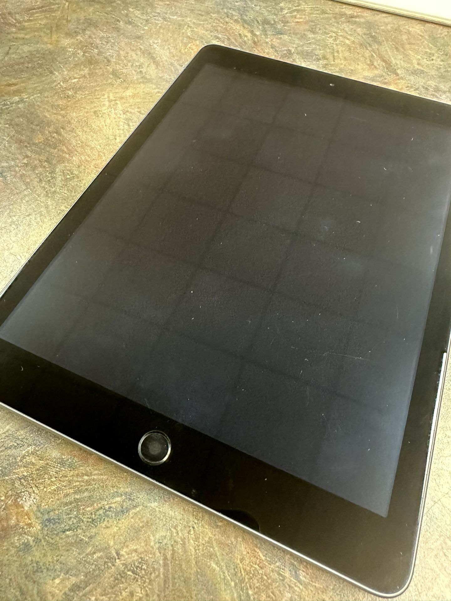 iPad 5th Generation 32GB | Excellent condition