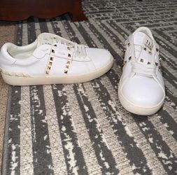 Valentino Garvani Rockstud Untitled shoes