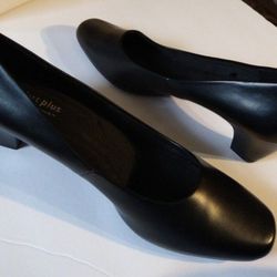 Size 11 Women's Brand New Black Pumps