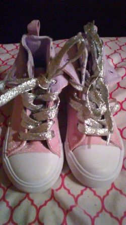 Toddler girls tennis shoe 9