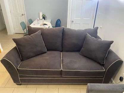 Raymour & Flanigan Briarwood Loveseat