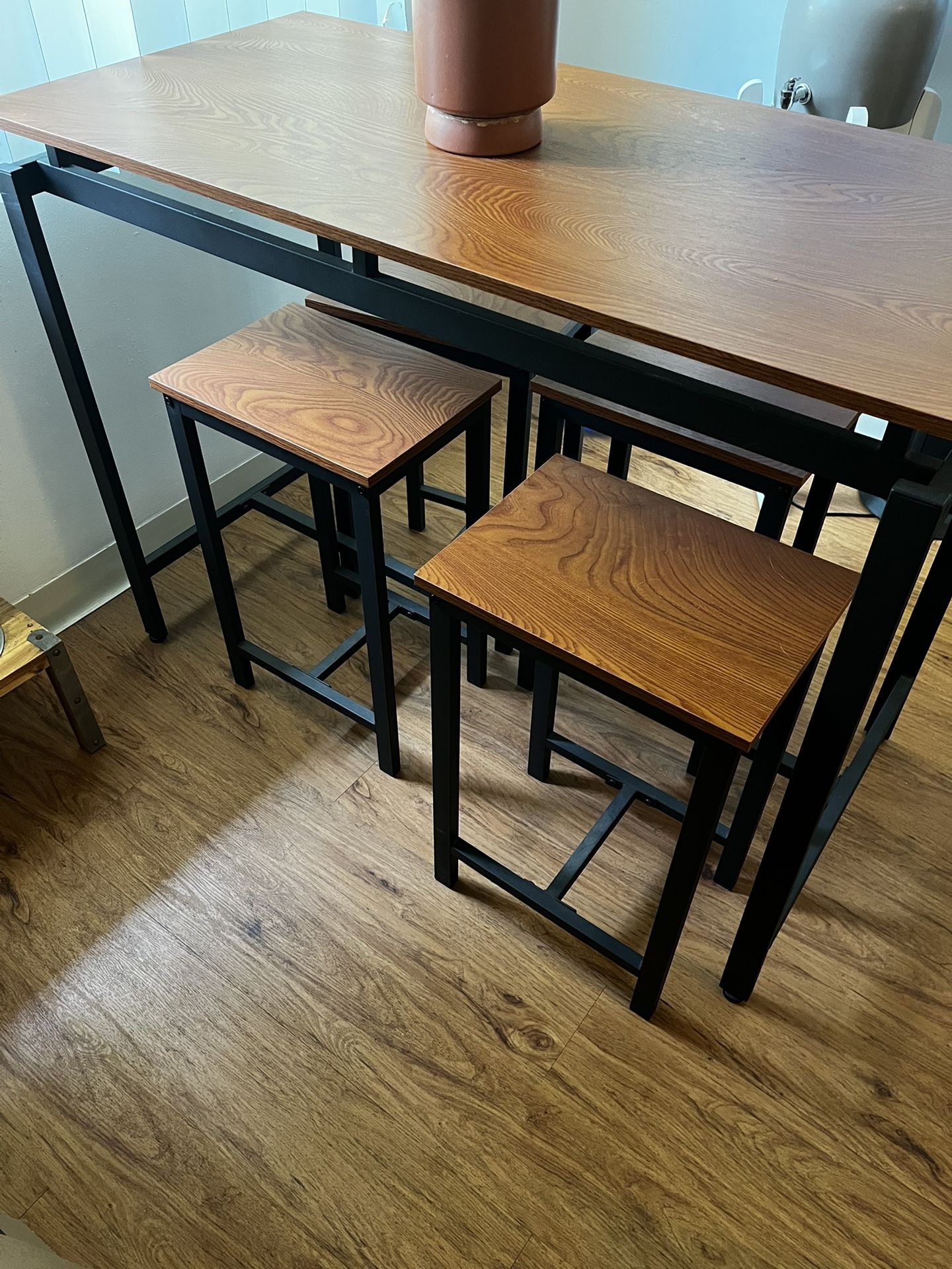 Kitchen Table w/ Stools
