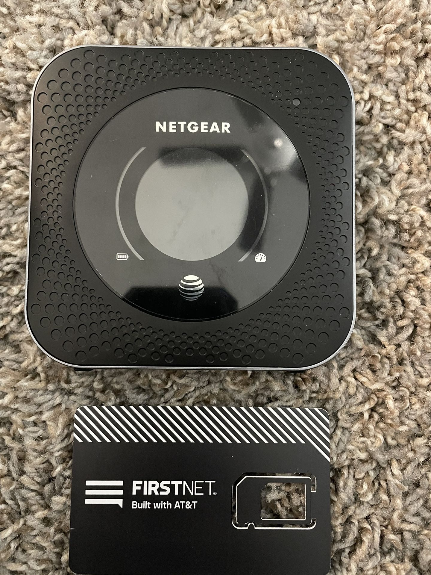 Netgear Nighthawk MR1100 4G LTE Mobile Hotspot Ethernet Router.