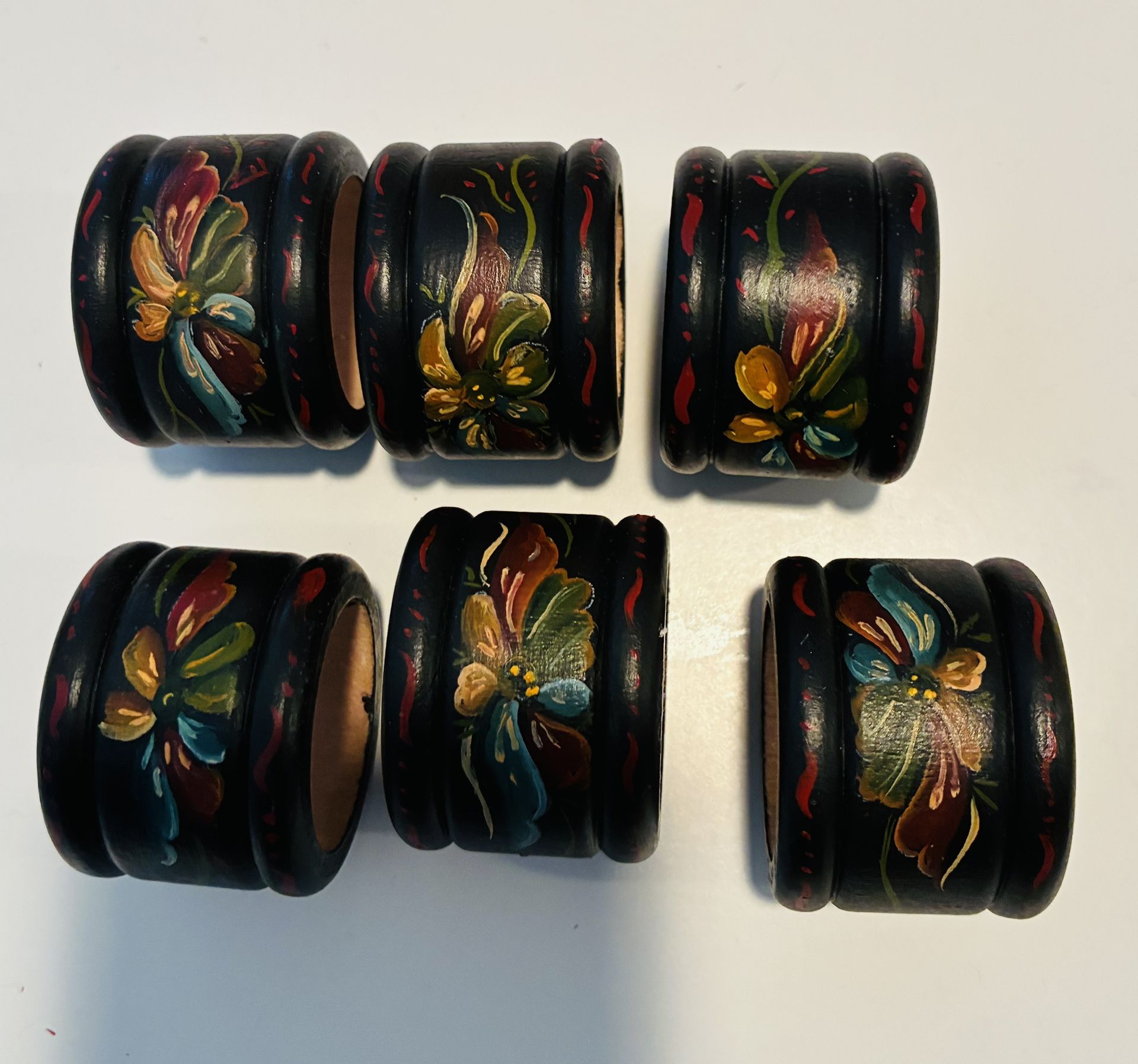 Scandinavian Rosemaling Napkin Rings, Set of 6.