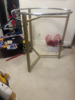 Round clothes racks