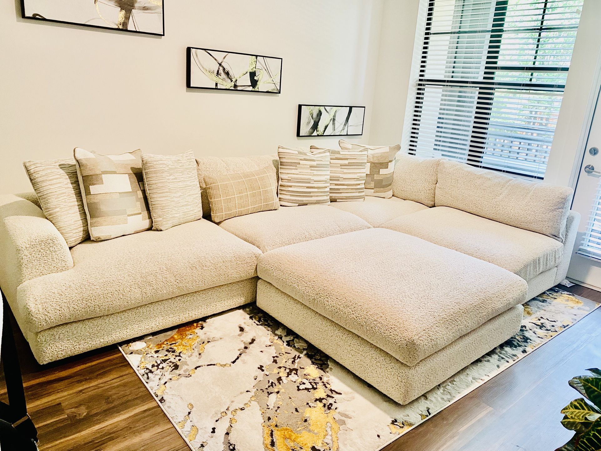 Like New Sofa Lounge Set