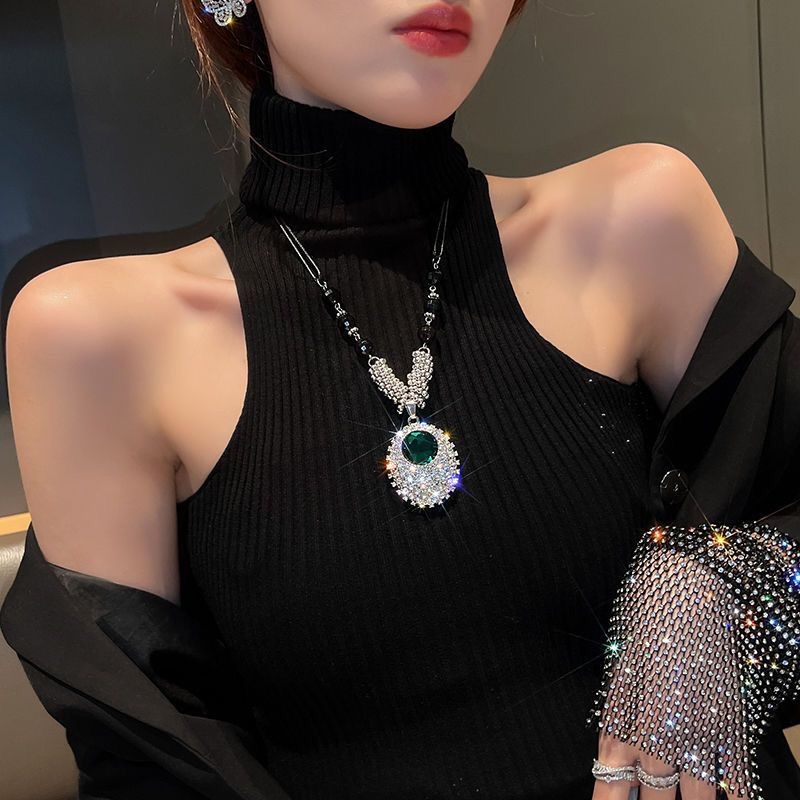 Retro exaggerated emerald long necklace
