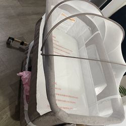baby bassinet/crib
