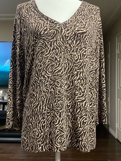 Women’s Animal Print Long Sleeve V-Neck Top