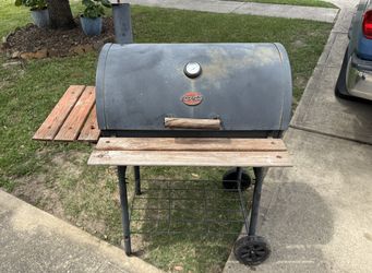 Professional Char-Griller Pro Deluxe Charcoal Barrel Grill