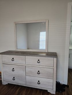 6-Drawer Dresser with Large Matching Mirror