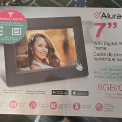 Aluratek 7-inch Wi-Fi Digital Photo Frame (AWDMPF107F