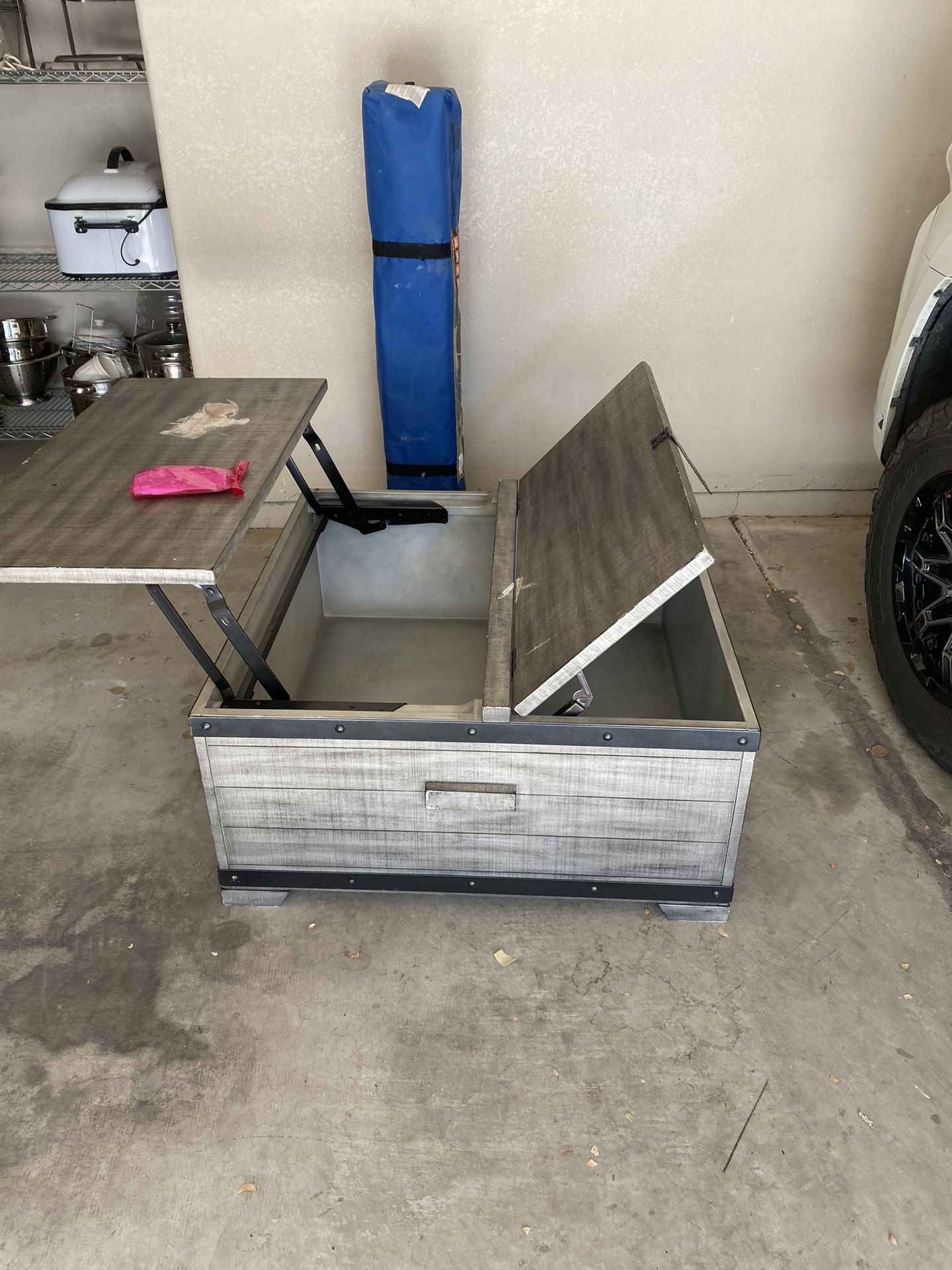 Coffee table with storage compartment asking $25 for it