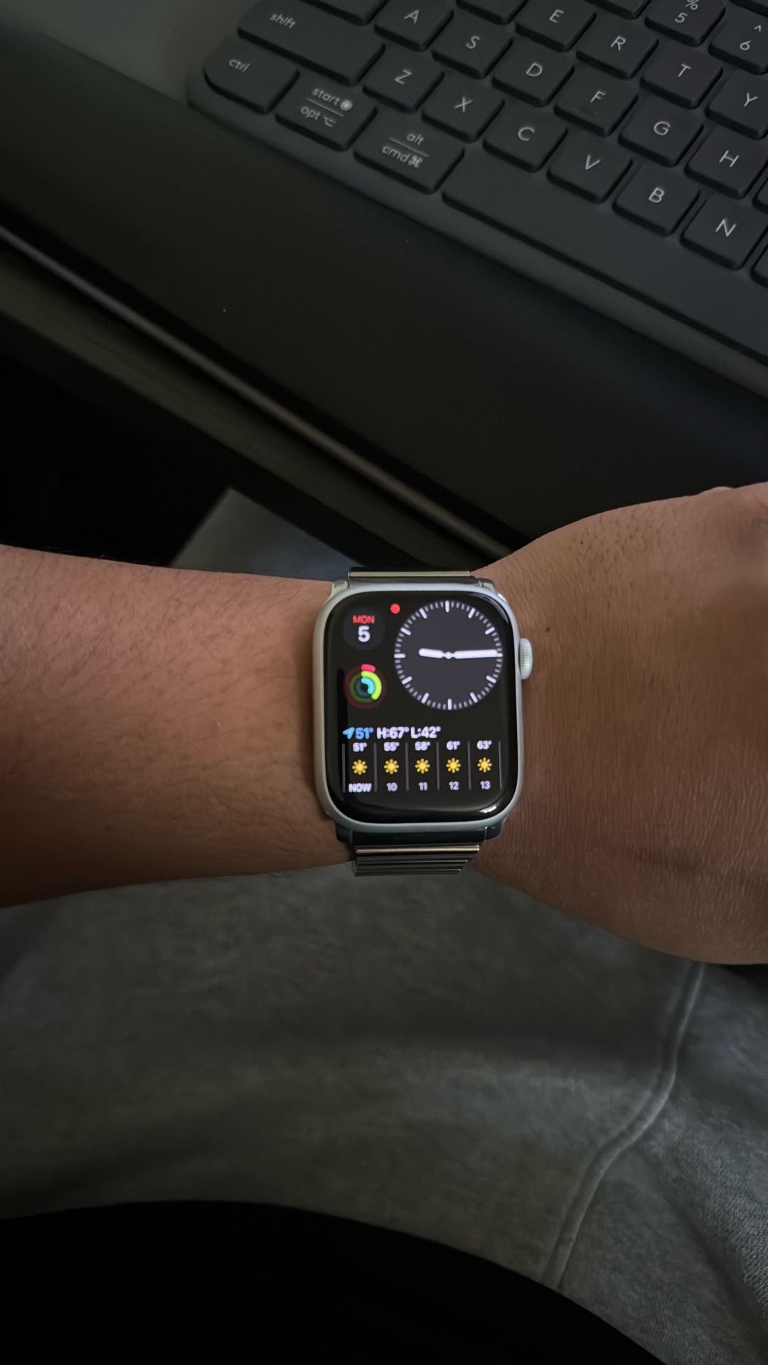 Apple Watch 8 (GPS & Cellular) + Nomad Stainless Steel Band