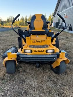 Cub Cadet ZT2 54” Zero Turn Mower W/ 3-Bagger System