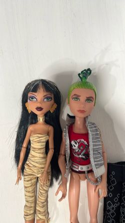 Monster high dolls Cleo and Deuce golden elastics