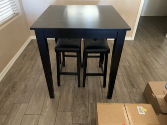Black Small Table With 2 Stools