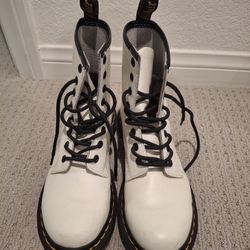 Dr. Martens - White - Size US 7