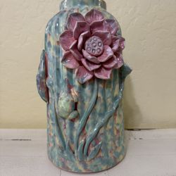 Vase w/Flower & Frog