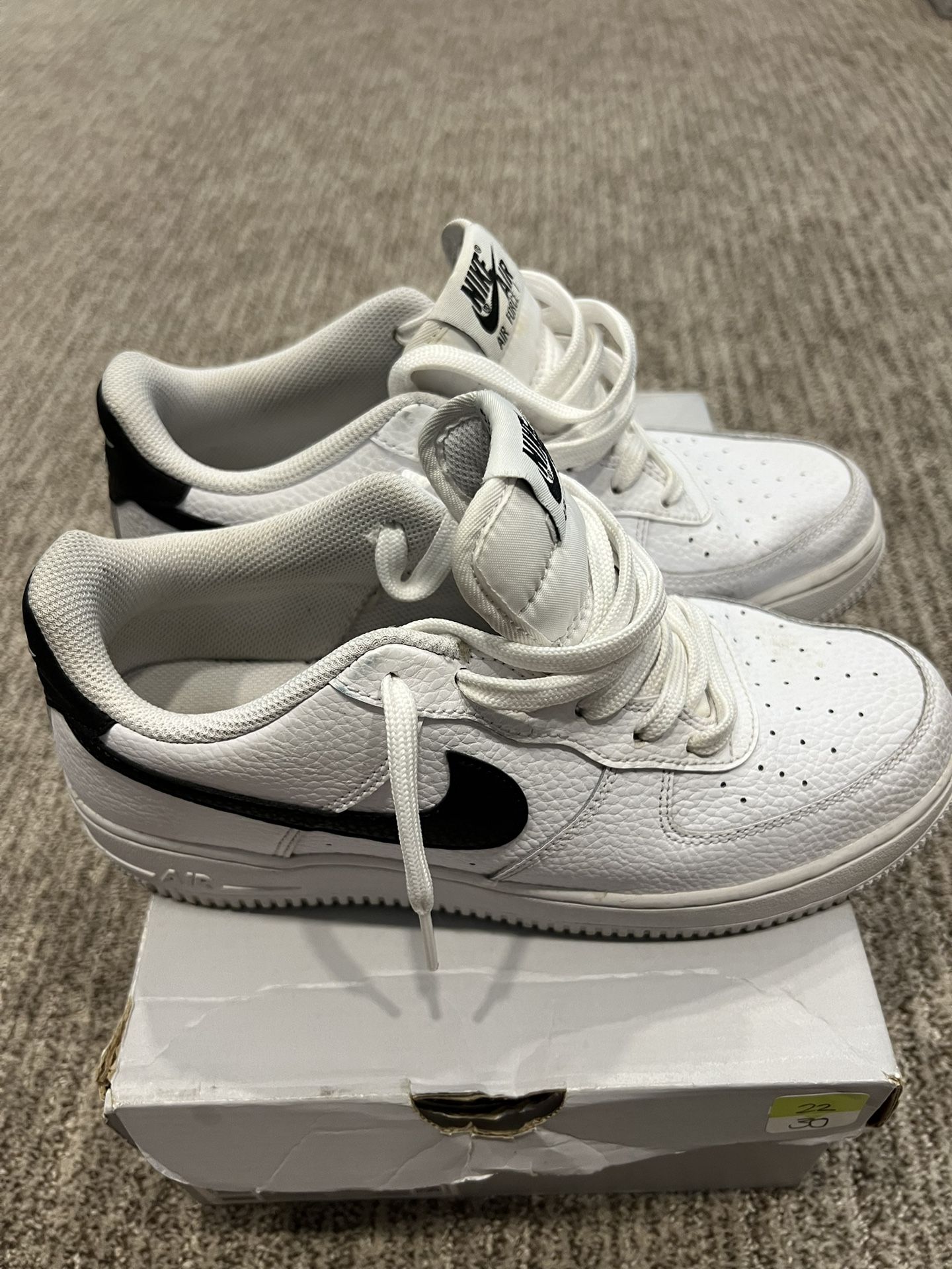 Nike Air Force 1 – White/Black – Size 7Y (Used, Good Condition)