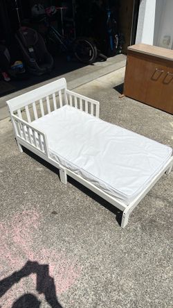 Toddler frame and mattress