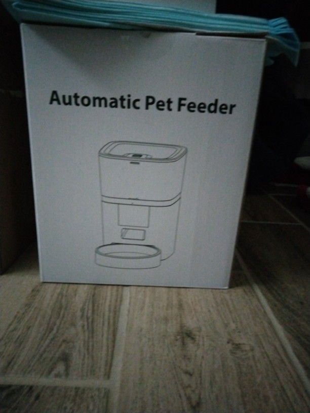 Battery Operated Pet Feeder